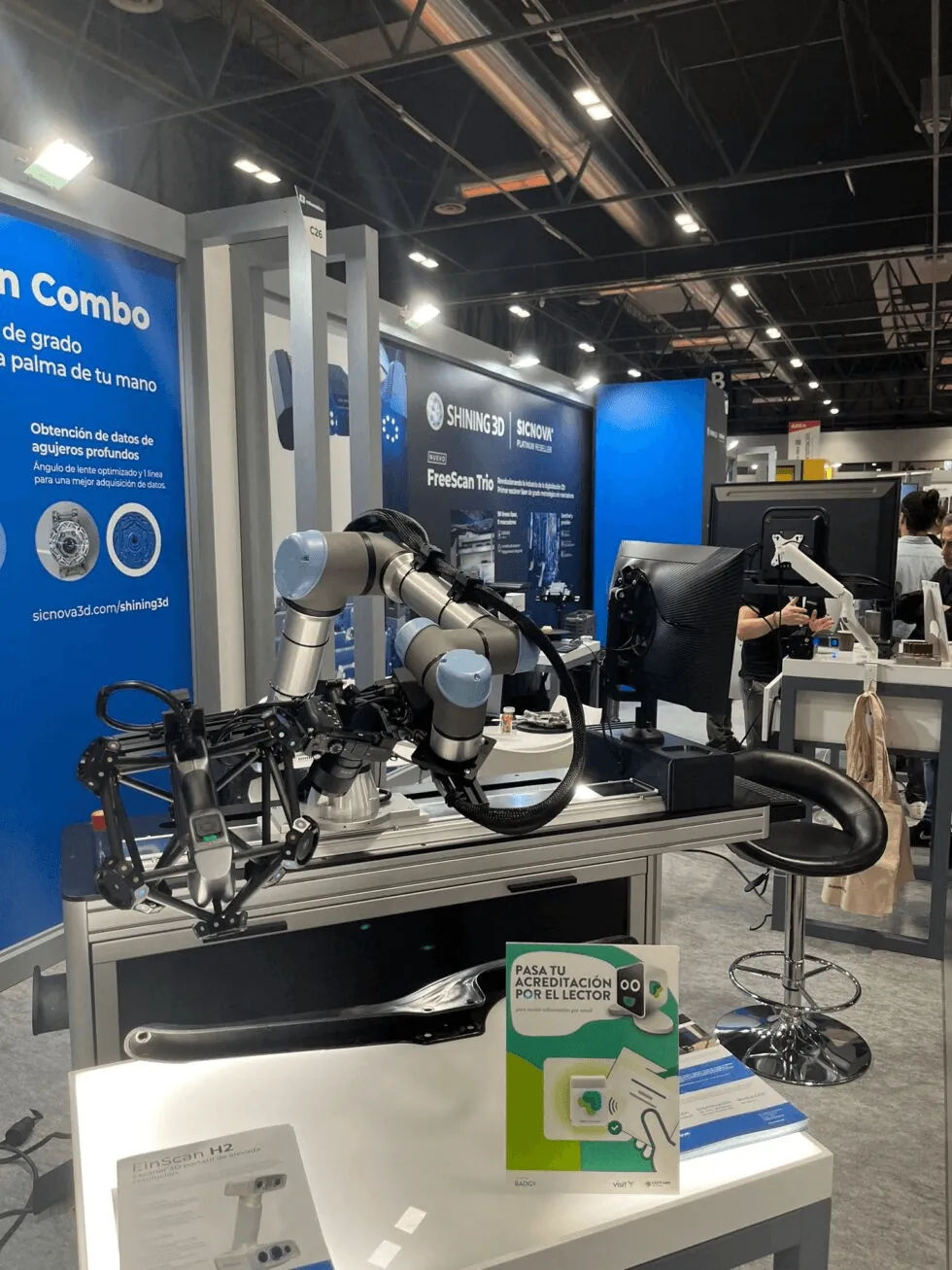 The Sanzar Group team at MetalMadrid