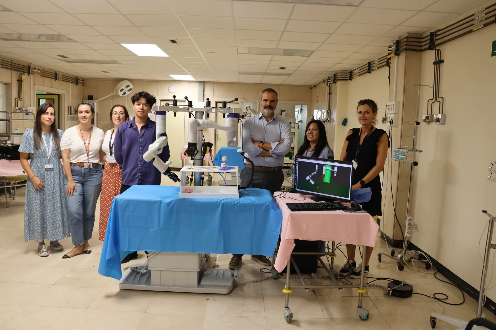 The project team with the robot at Hospital Virtual Valdecilla