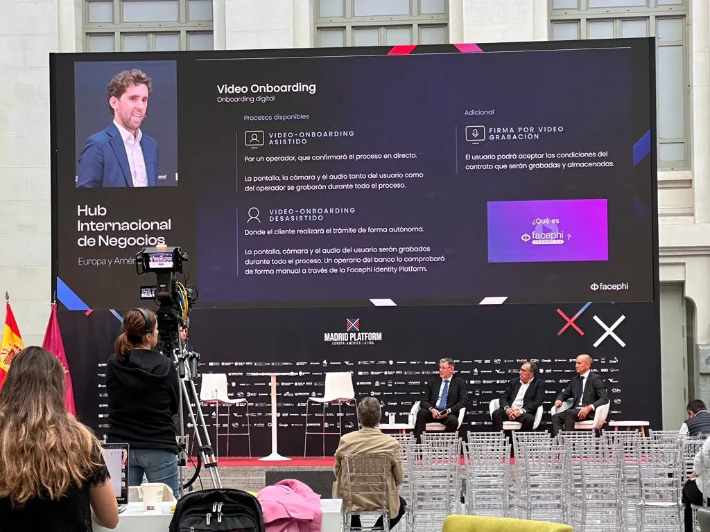 Mesa redonda en el escenario de Madrid Platform