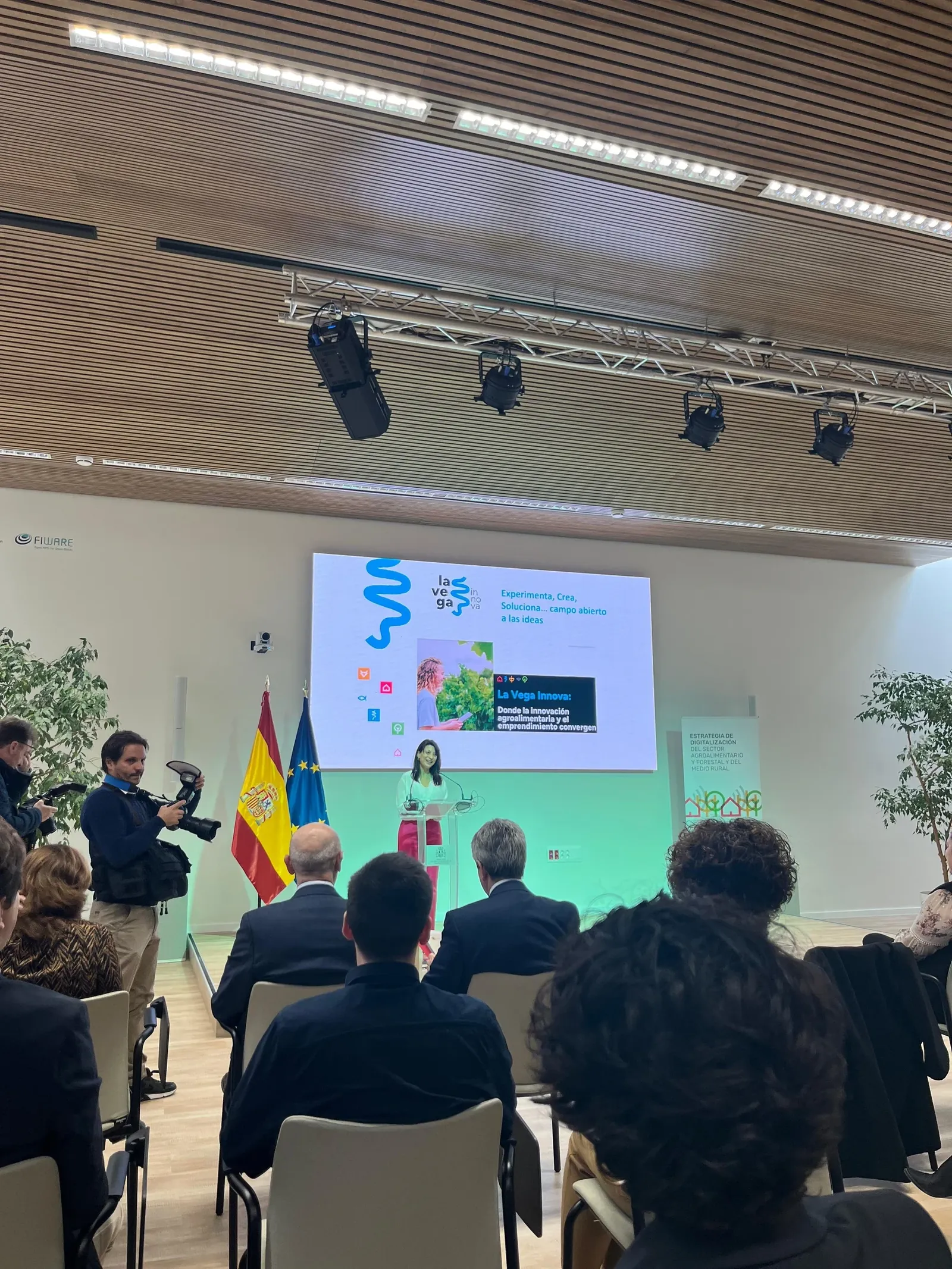 Visita del ministro al iHub La Vega Innova